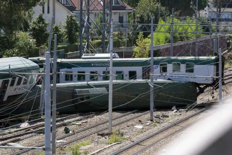 treno deraglia a carnate 15