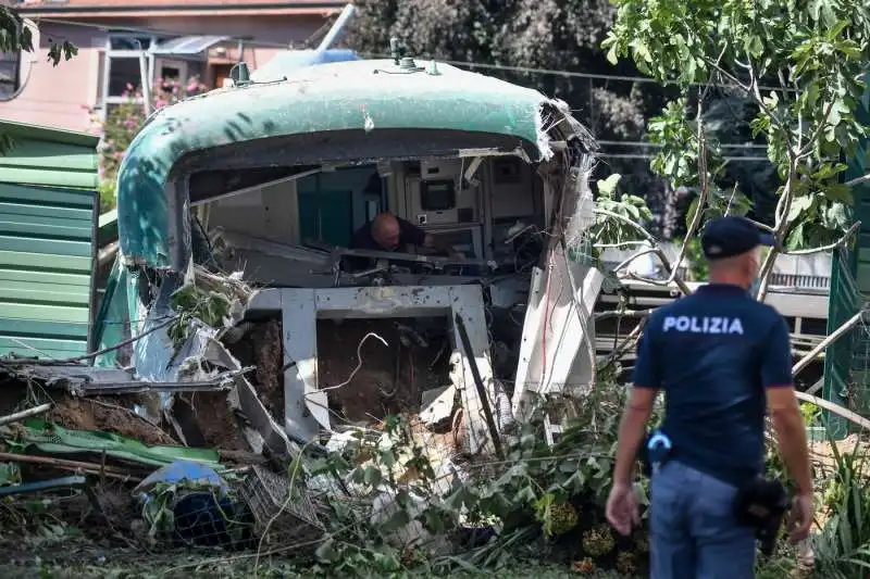 treno trenord deraglia a carnate in brianza 2