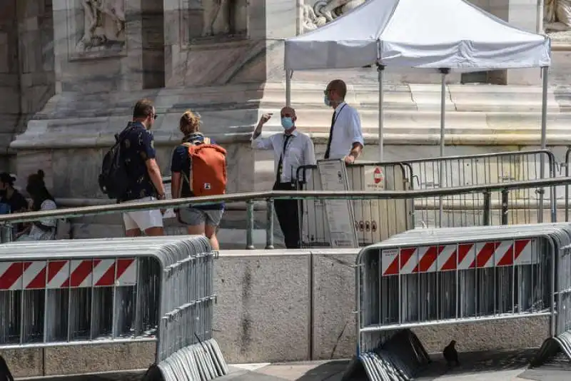 vigilante ostaggio al duomo di milano 