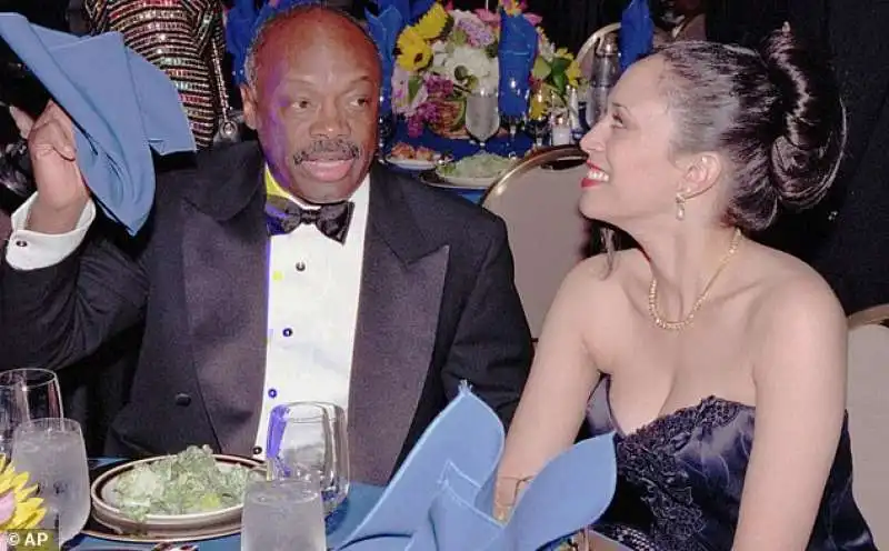 willie brown e kamala harris a cena nel 1995