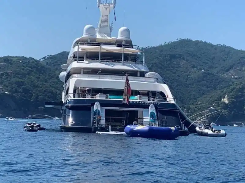 yacht symphony di bernard arnault  