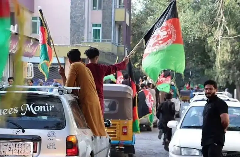 afghanistan   nazionalisti in piazza contro i talebani 