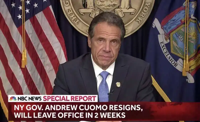 ANDREW CUOMO SI DIMETTE IN DIRETTA TV