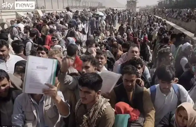 calca all aeroporto di kabul 