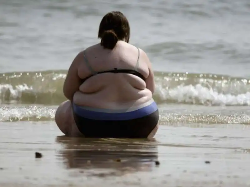 cicciona in spiaggia 