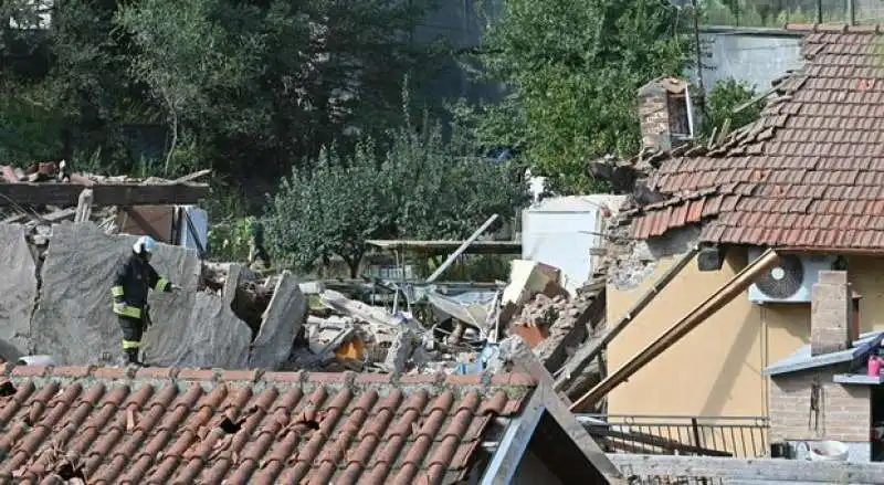 crollo della palazzina a torino 2