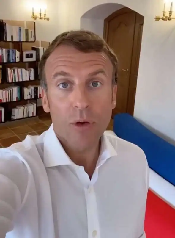 emmanuel macron e i video sui social per convincere a vaccinarsi 2