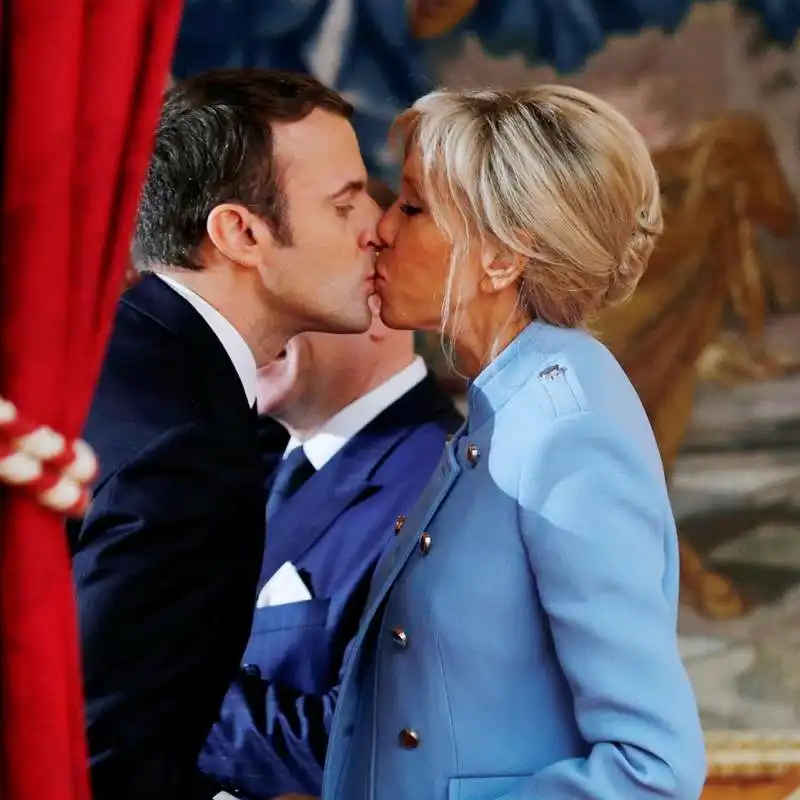 emmanuel macron e la moglie brigitte 1