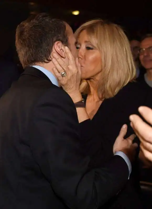 emmanuel macron e la moglie brigitte 2