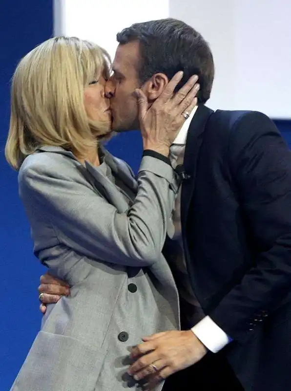 emmanuel macron e la moglie brigitte 3