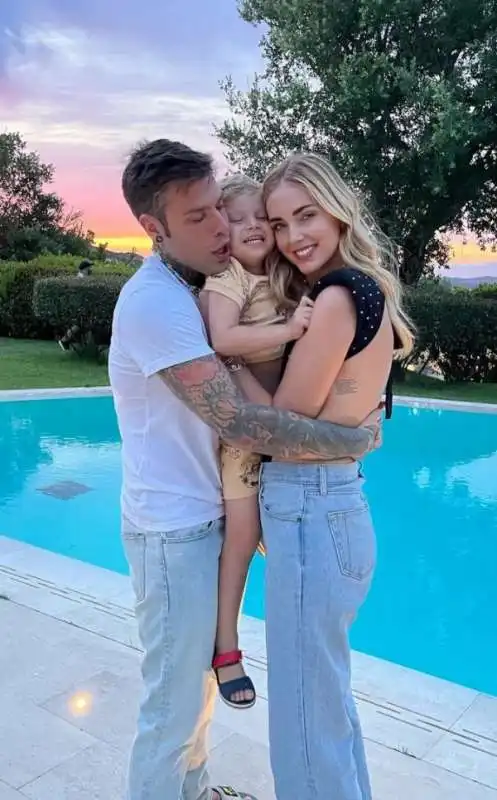 fedez e chiara ferragni a porto cervo 1