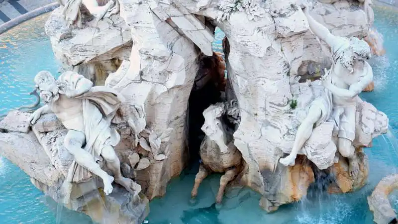 FONTANA DEI QUATTRO FIUMI A PIAZZA NAVONA  