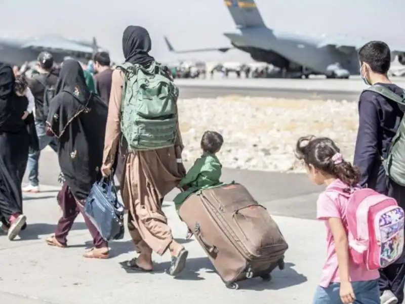 fuga dall aeroporto di kabul  