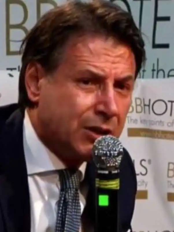 GIUSEPPE CONTE - LA PIAZZA - CEGLIE MESSAPICA