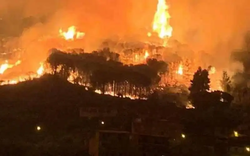 incendio quattropani lipari 