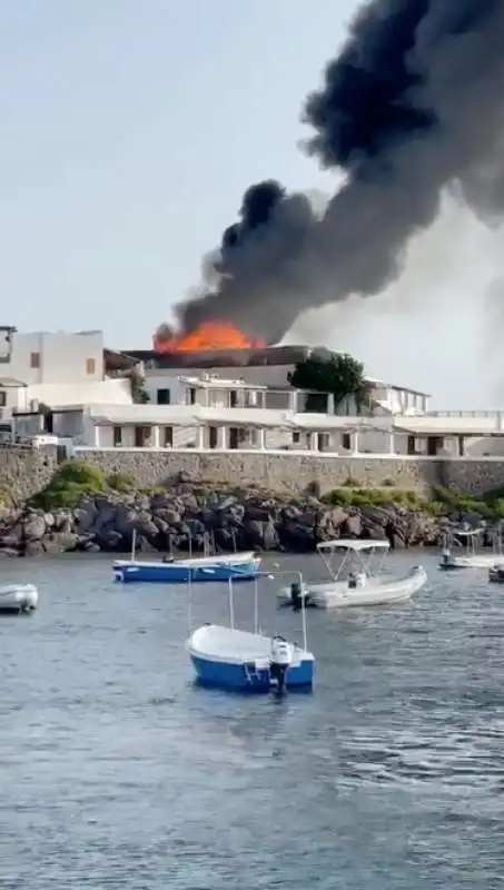 incendio raya panarea