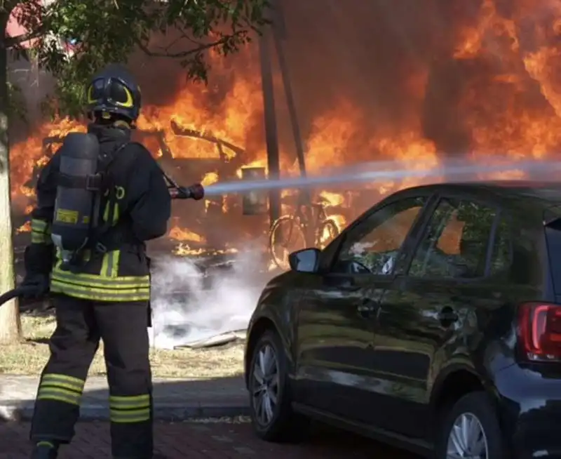 incendio torre del moro milano   11