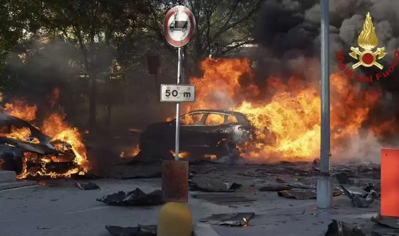 incendio torre del moro milano   14