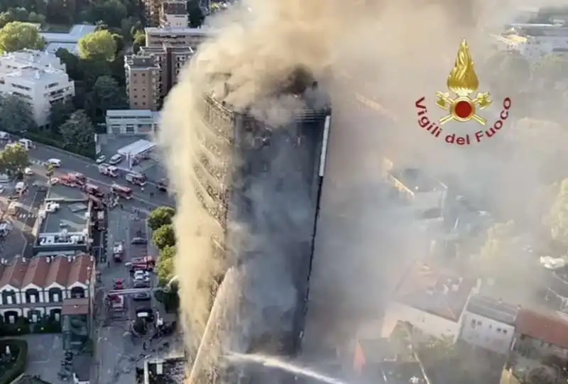 incendio torre del moro milano   15