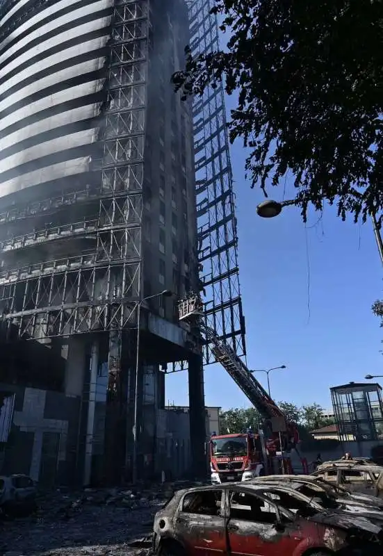 incendio torre del moro milano   5