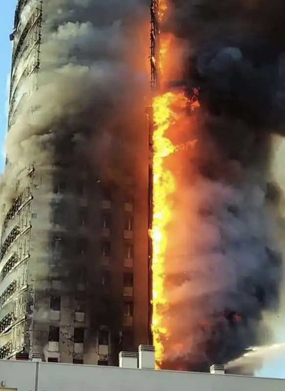 incendio torre del moro milano   7