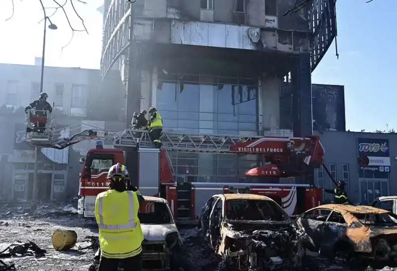 incendio torre del moro milano   8