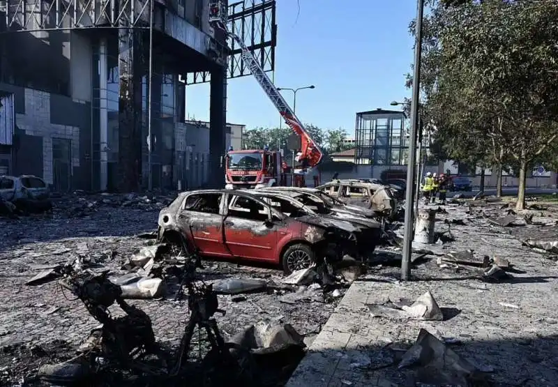 incendio torre del moro milano   9