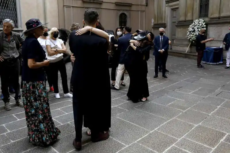 La moglie di Calasso, Fleur Jaeggy, e Anna Katharina Fröhlich con i due figli Josephine e Tancredi avuti da Calasso