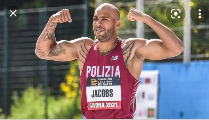 MARCELL JACOBS CON LA CASACCA DELLA POLIZIA