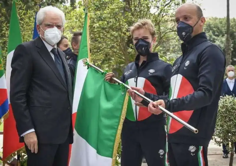 mattarella consegna il tricolore alla delegazione paralimpica