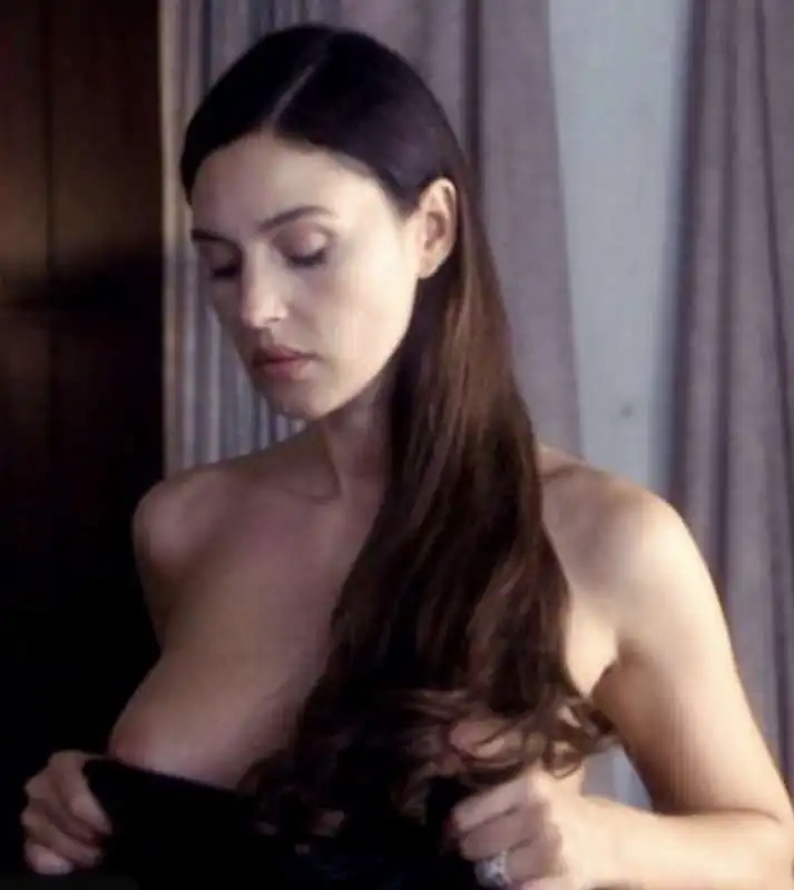 monica bellucci under suspicion  