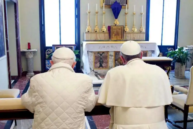 papa francesco e benedetto 3