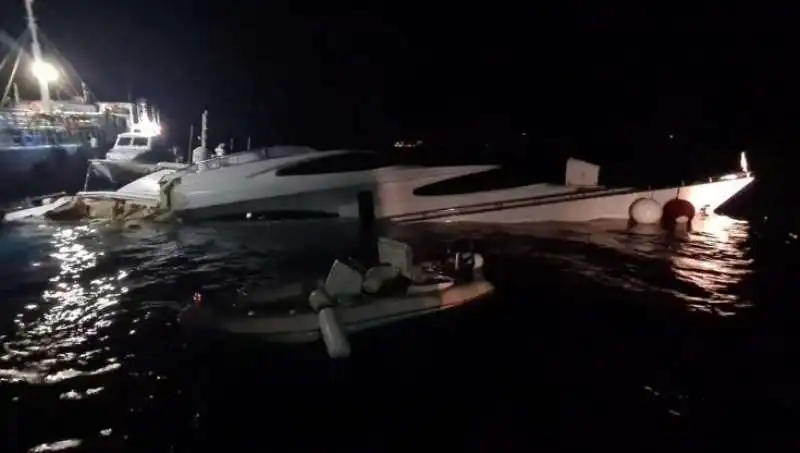 ponza   yacht affonda dopo scontro con motocisterna 4