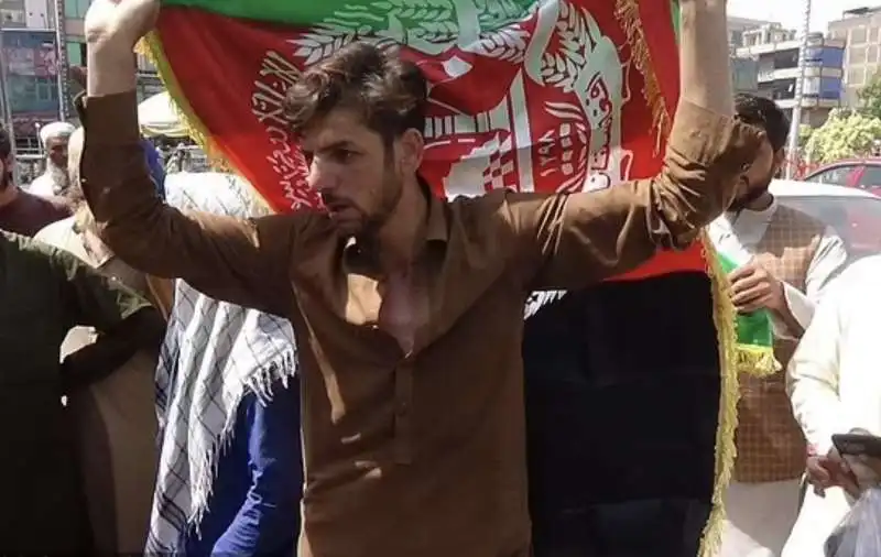 protesta contro i talebani a jalalabad