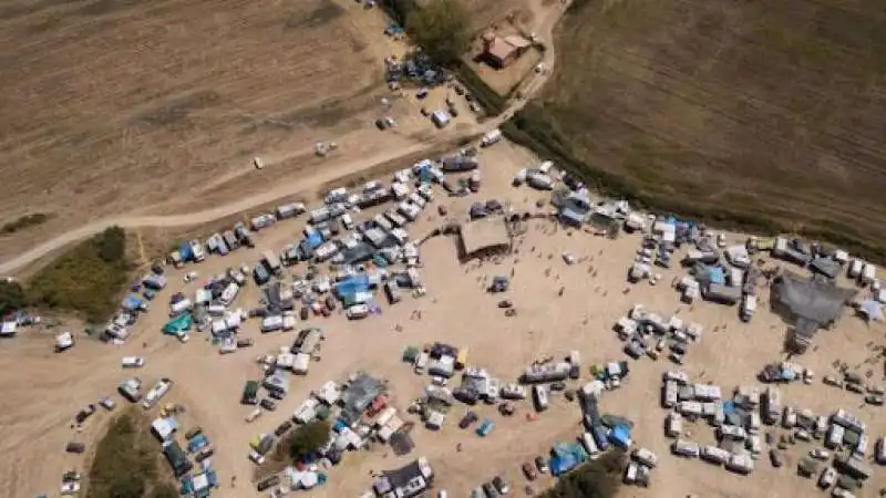 rave illegale lago di mezzano