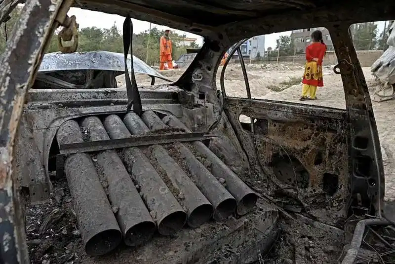 razzi su un auto a kabul  1