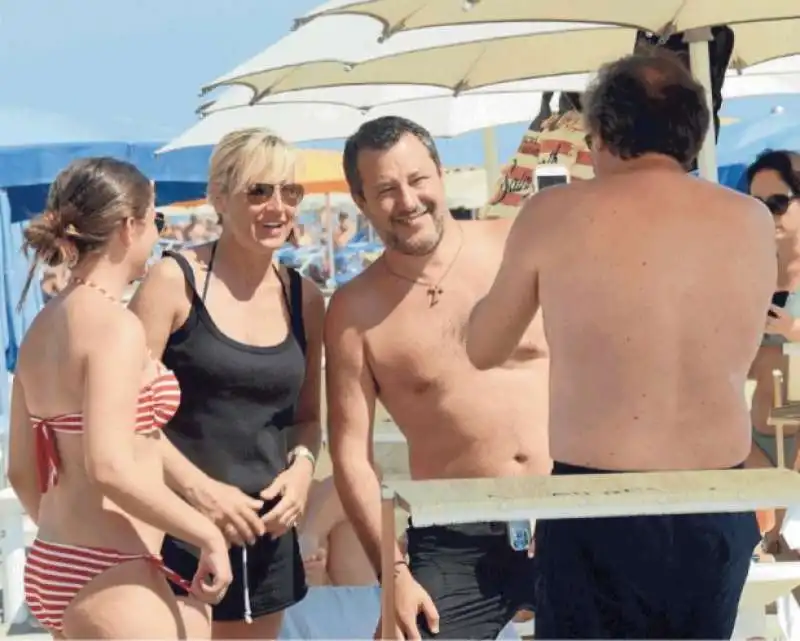 SALVINI IN SPIAGGIA AL PAPEETE