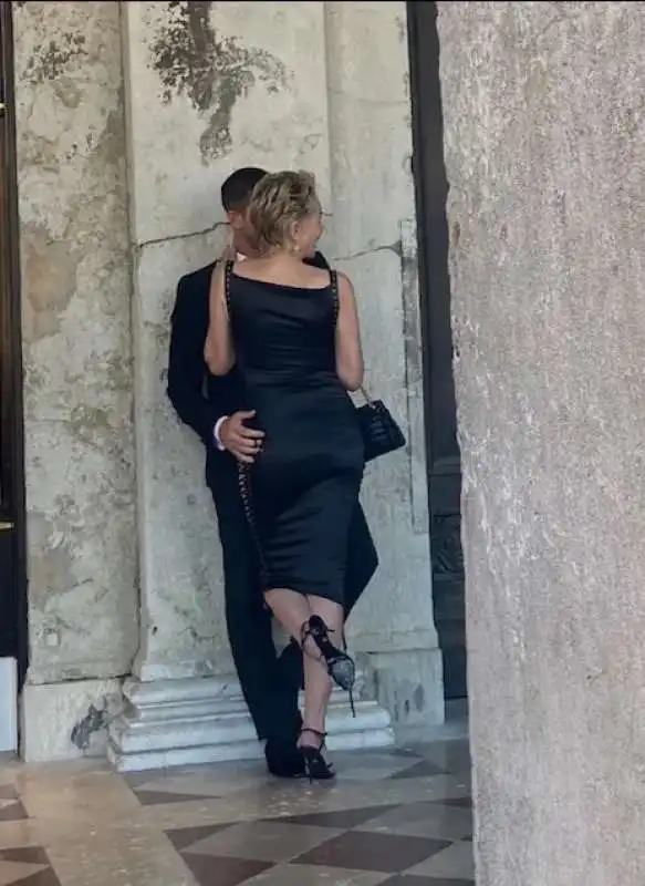  sharon stone a venezia per lo spot d&g  5