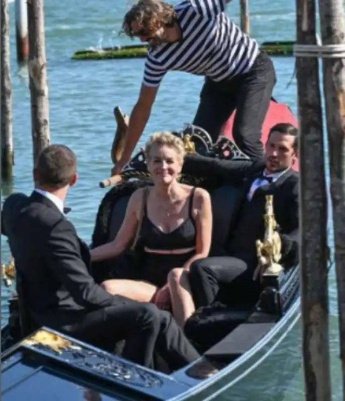 sharon stone in gondola a venezia