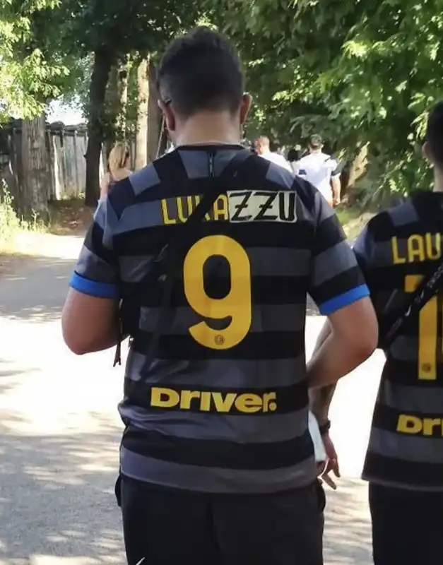 tifosi inter maglia lukaku lukazzu