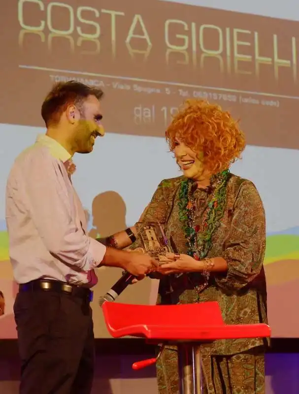 adriano zuccala sindaco di pomezia premia simona patitucci  foto di bacco