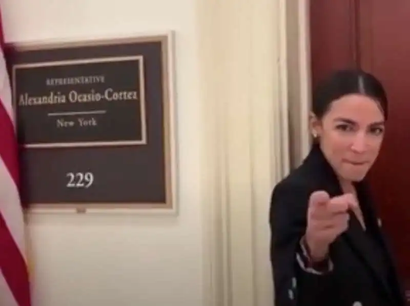 alexadria ocasio cortez balla per solidarieta a sanna marin 5