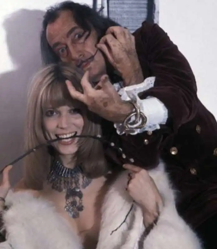 AMANDA LEAR E SALVADOR DALI