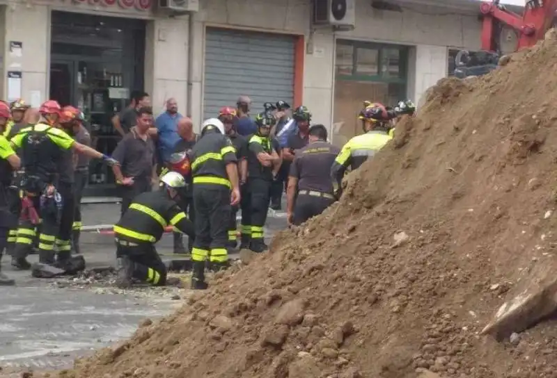 banda di ladri scava tunnel e rimane incastrata a roma   1