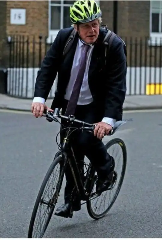 bici inghilterra boris johnson