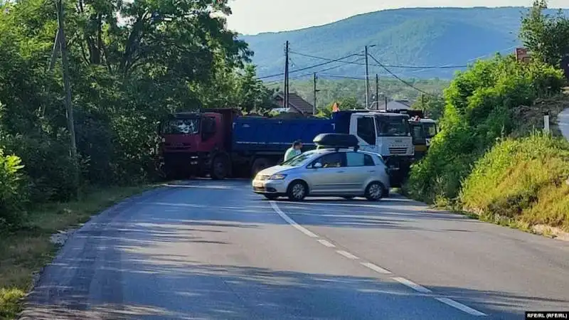 blocchi stradali kosovo   serbia 