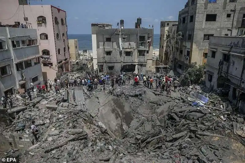 bombardamenti gaza city 