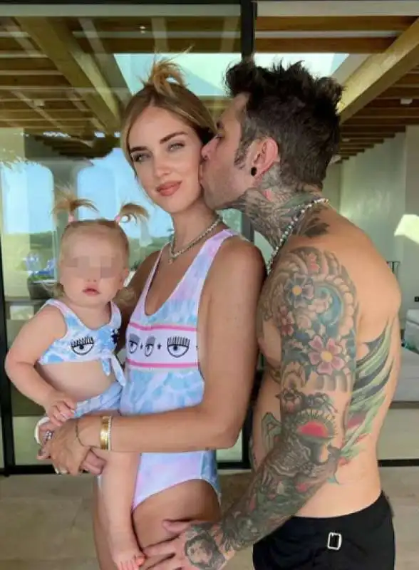 ferragni e fedez vacanza a ibiza 17