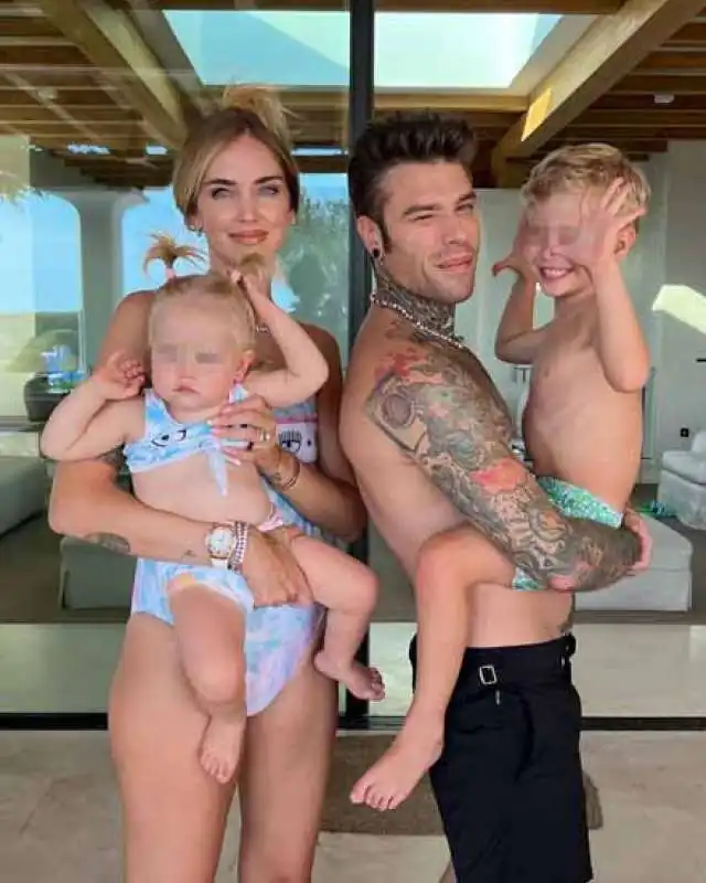 ferragni e fedez vacanza a ibiza 18