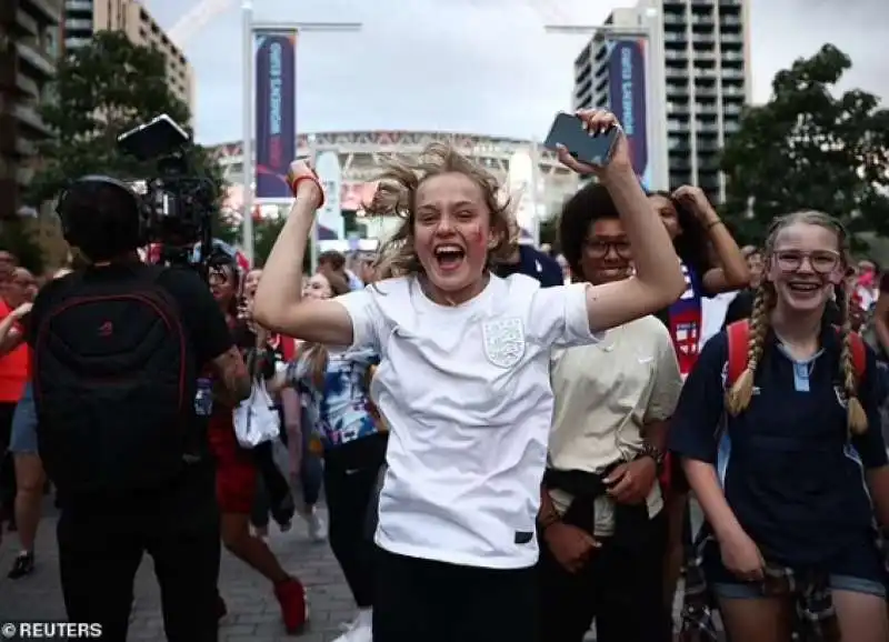 festeggiamenti per la vittoria dell inghilterra agli europei di calcio femminile 6